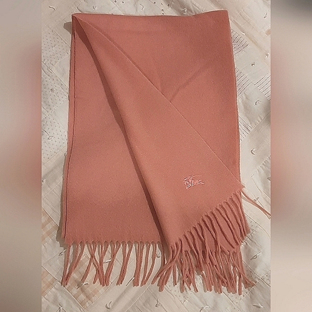 BURBERRY | Peach Cashmere Knight Logo